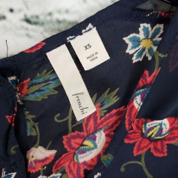 Frenchie cropped floral rayon blouse - Picture 2 of 8